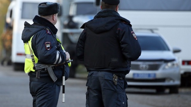 Въоръжен взе заложници в руска банка ВИДЕО