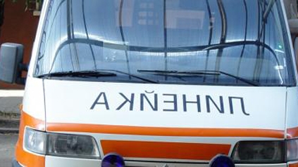 Кола удари нисан в Пловдив и избяга! От удара нисанът се вряза в мантинелата