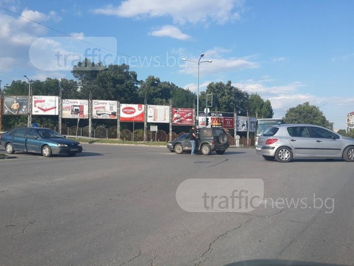 Катастрофа преди моста на Адата! Кошмарен трафик по Шести септември СНИМКИ