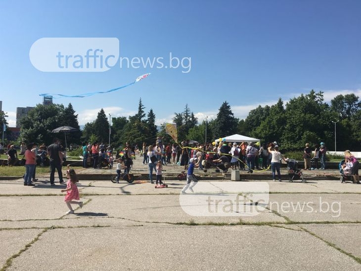 Над 200 хвърчила полетяха в небето над Пловдив ВИДЕО