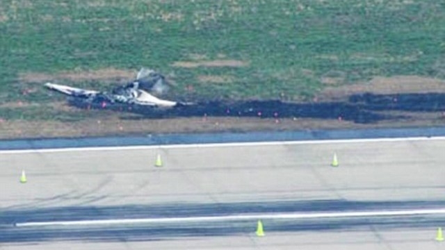 Самолет се разби върху шосе, загинали са мъж и жена