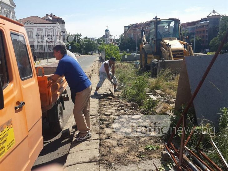 Багерите влязоха в Голямата базилика! Ухото е отворено СНИМКИ