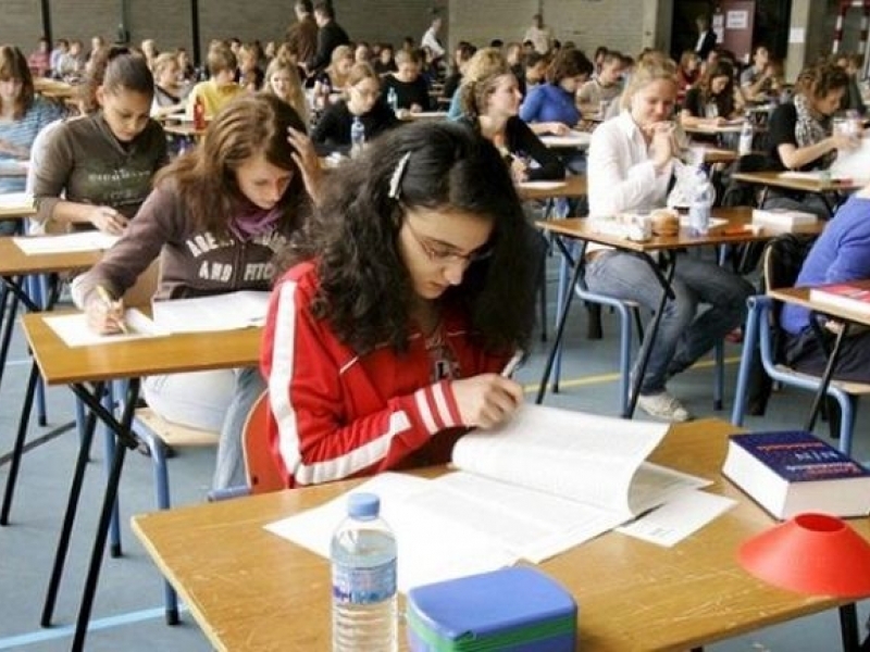 Пловдивските седмокласници изкараха едва 4 пълни шестици по математика! С тройка ще се влиза в елитна гимназия 
