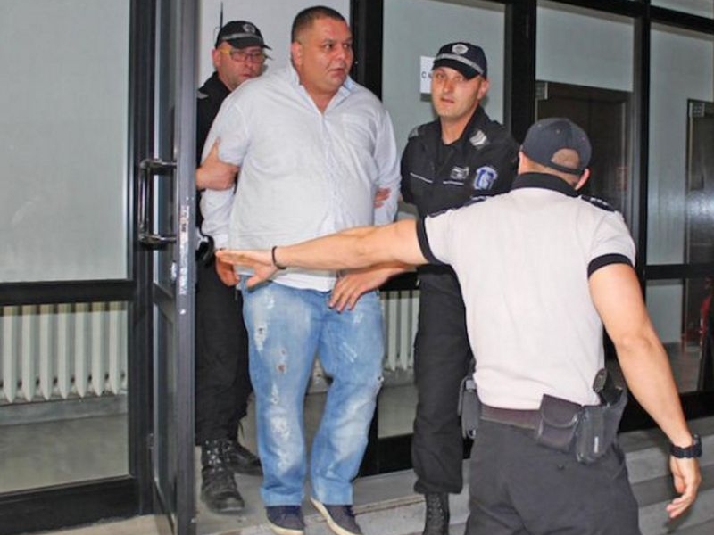 Съдът остави в ареста сводника Мартин Дебелия и корумпираните полицаи
