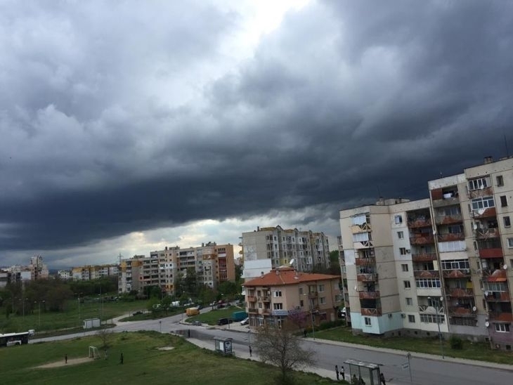 Нестабилно време в Пловдив през уикенда, пек и дъжд ще се редуват