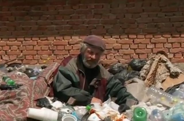 Мъж живее като Робинзон Крузо, но не на самотен остров, а в Котел ВИДЕО