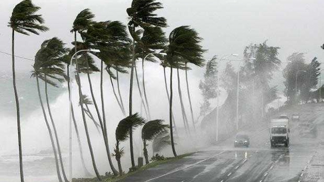 Извънредно положение във Флорида! Тропическа буря удари щата
