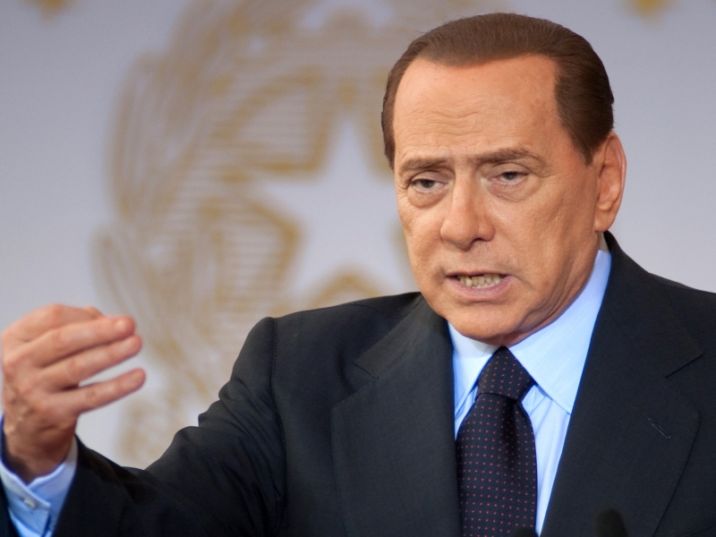Берлускони е получил удар и ще претърпи сърдечна операция