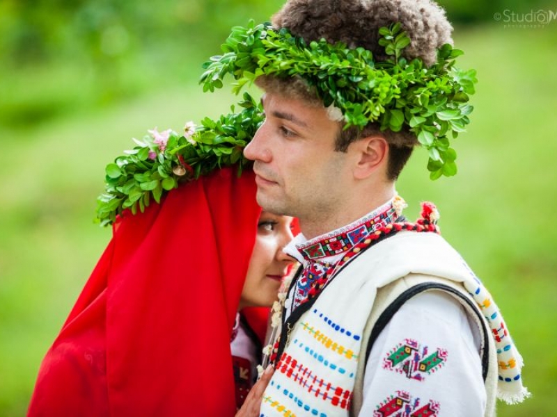Уникална сватба! Пловдивчанин и любимата му се венчаха по стар български обичай СНИМКИ