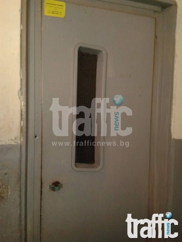 Безумие! 14-етажен блок в Пловдив стои без асансьор, работещият бил в... сградата отсреща СНИМКА