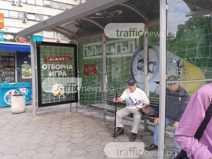 Нищо не е наред в градския транспорт на Пловдив, само рекламите по спирките са големи СНИМКИ