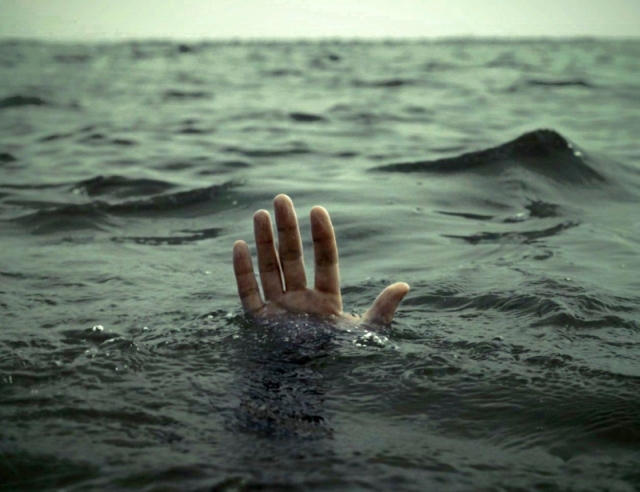 Най-малко 10 деца се удавиха след трагичен инцидент в руско езеро
