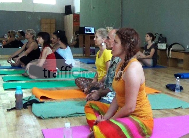 В Деня на йогата - ето какво се случи в Пловдив ВИДЕО