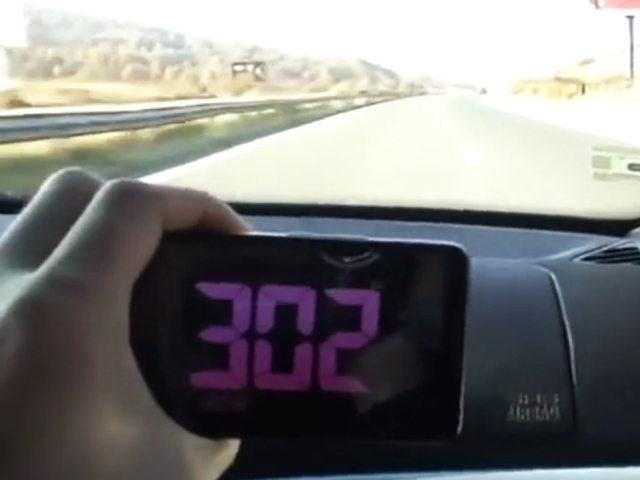 Шофьор на БМВ кара с 300 км/ч по магистралата, хвали се в интернет ВИДЕО