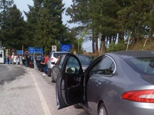 Алъш-вериш в действие! Турция не пуска жълти коли през границата