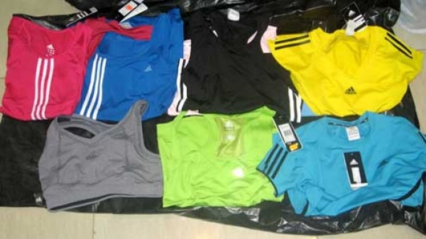 Спипаха продавач на маркови чорапи и тениски! “Adidas