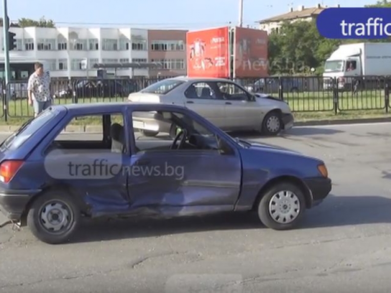 ВИДЕО от катастрофата, при която алфа размаза форд в Пловдив