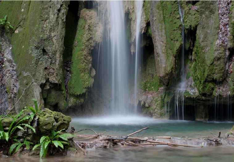 Вълшебен водопад на час от Пловдив СНИМКИ