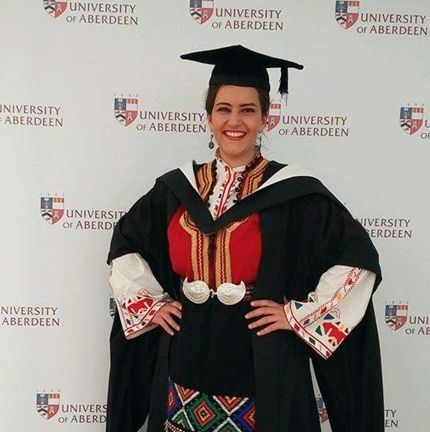 Да носиш българското: Наша студентка се дипломира в Шотландия с народна носия