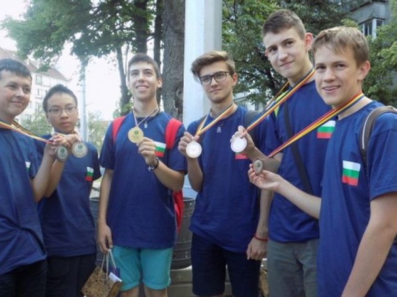Повод за гордост! Българчета с 6 медала по математика