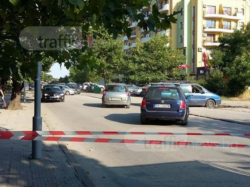 Заради дупката, в която падна автобус: Коли обръщат в средата на пловдивски булевард! СНИМКИ 