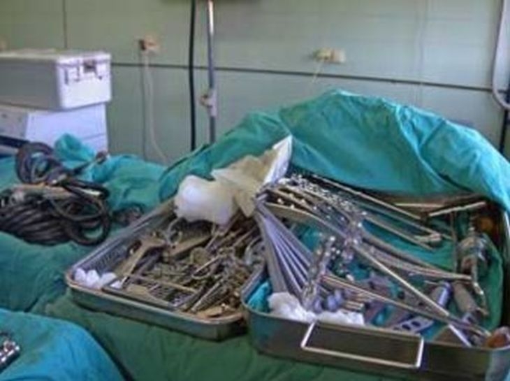 Студент по медицина пусна в Мрежата СНИМКА на гола пациентка по време на операция  