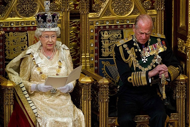 Елизабет II абдикира? Обединеното кралство може да стане разединено ВИДЕО