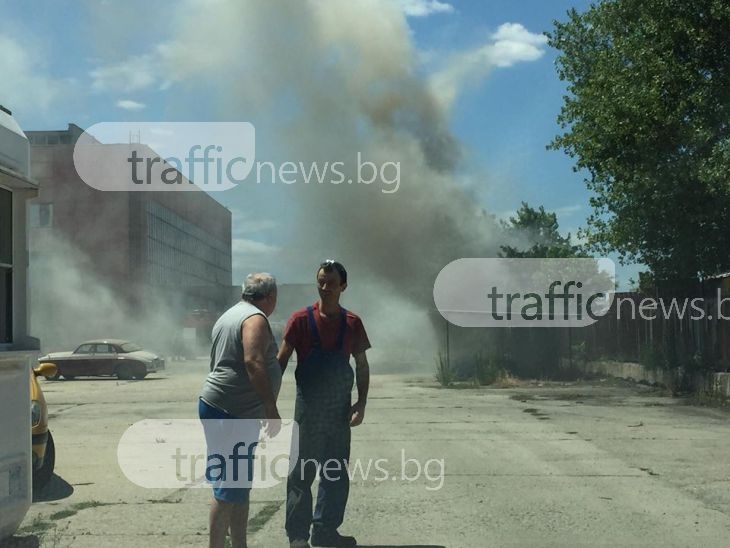 Пожар в митница Пловдив! 7 пожарни гасят огъня