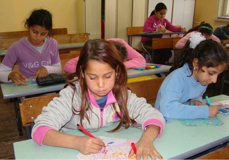 МОН: 90 часа български език за малките ученици от малцинствата