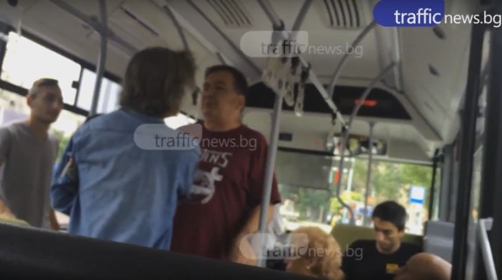 На косъм от бой в автобус №26 в Пловдив! Луд скандал се разрази заради билетче ВИДЕО