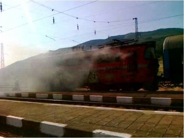 Бързият влак от Варна за Пловдив се запали! 80 пътници са свалени