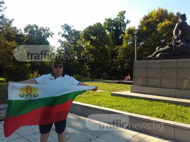 И сам воинът е воин! Протест на недоволни в Пловдив събра само... организатора СНИМКИ