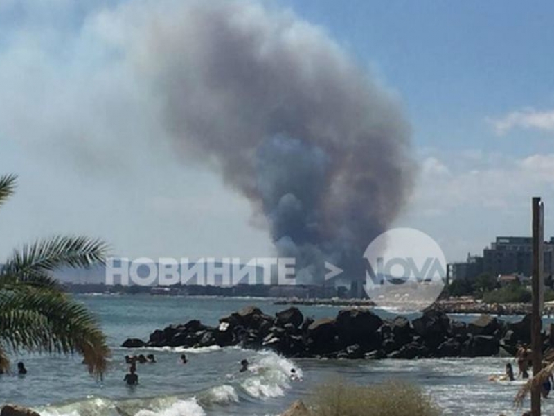 Пожар гори в Слънчев бряг СНИМКИ и ВИДЕО