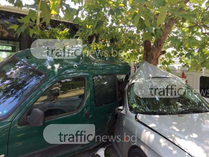 ВИДЕО от катастрофата, при която автобус сгъна 5 коли на хармоника в Пловдив 