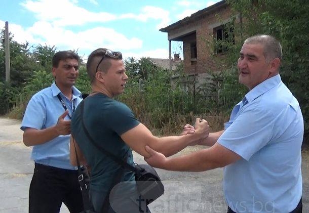 На пожара в Катуница: За мерцедеси-може, за репортери-не може! ВИДЕО
