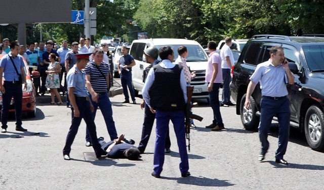 Нападение в Казахстан, няколко полицаи са убити