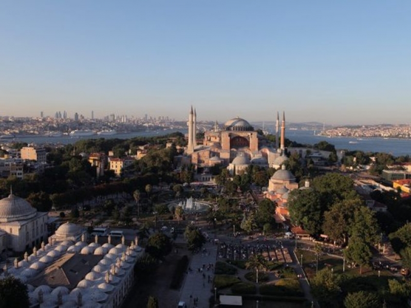 Чистката в Турция стигна и до образованието, 15 000 служители уволнени 