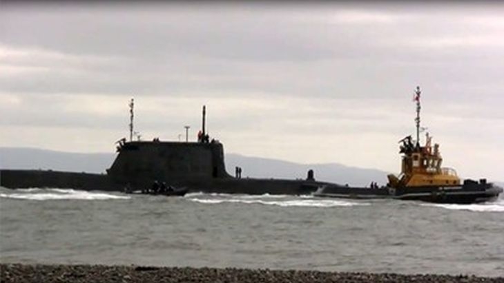 Британска ядрена подводница се блъсна в товарен кораб