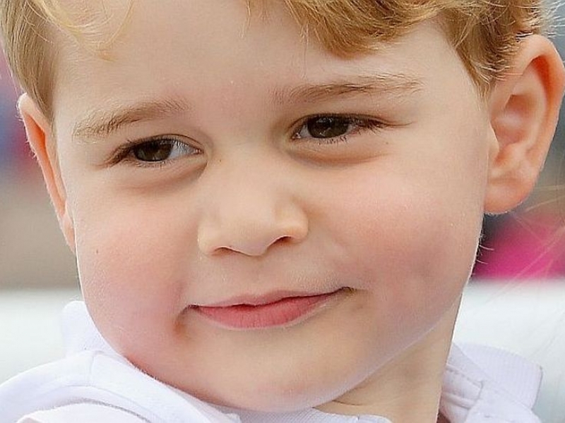 Принц Джордж диктува детската мода СНИМКИ
