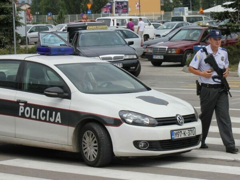 Задържаха предполагаем терорист на летището в Сараево