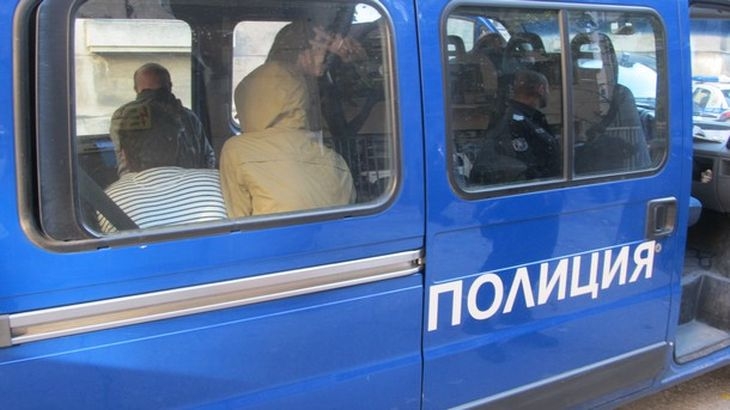 Заловиха още 35 нелегални имигранти, извозвани са от софийски каналджии 