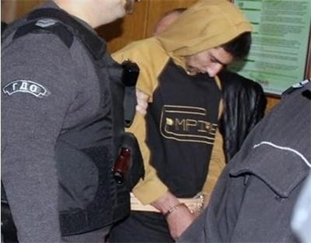 Убиецът на 15-годишната Симона призна вина, съдят го за един ден