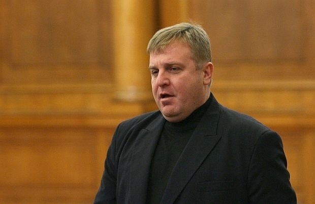 Патриоти искат кандидатура на Каракачанов за президент