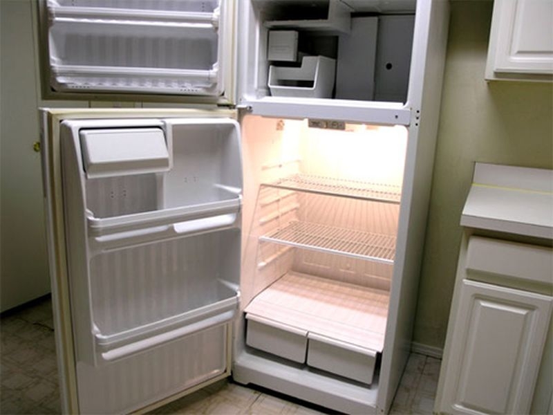 Бабини хитрини: Да прогоним лошата миризма от хладилника