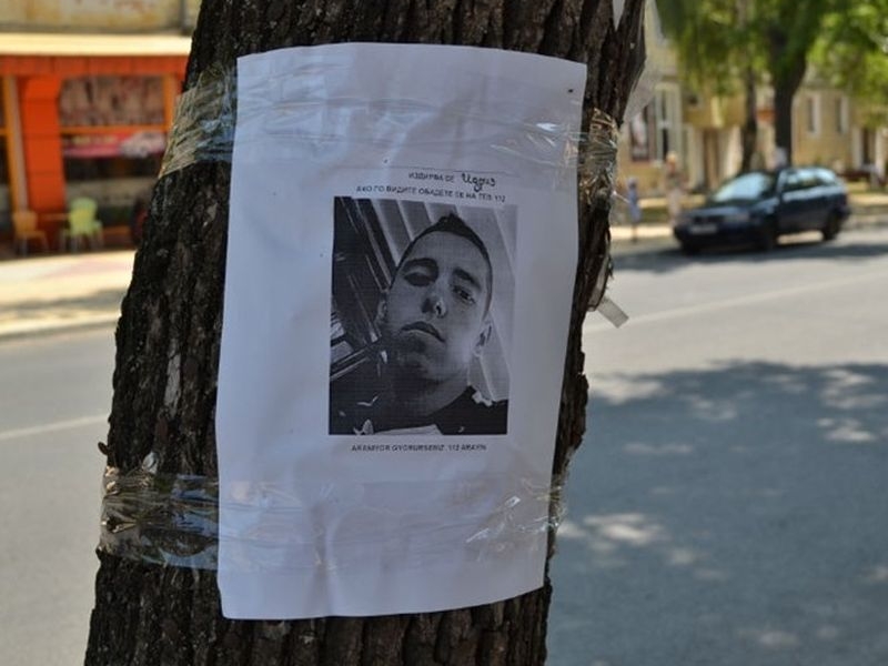 Цяло село издирва от седмица изчезнал 19-годишен младеж СНИМКА 