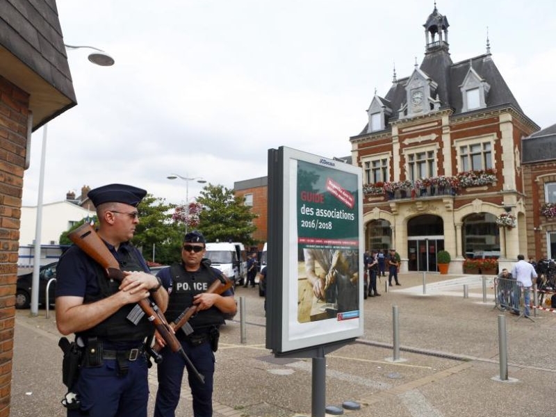 Задържаха трети човек във връзка с нападението във френската църква