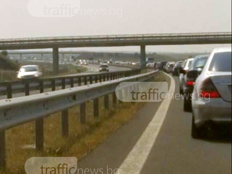 40-километрова тапа на магистралата! Стотици българи блокирани в жегата СНИМКИ и ВИДЕО