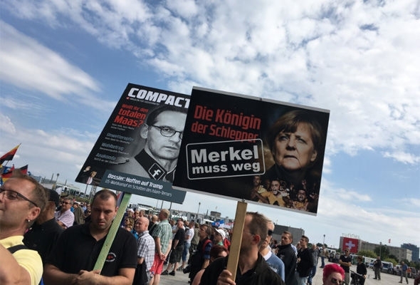 Хиляди на протест в Берлин! Скандират 