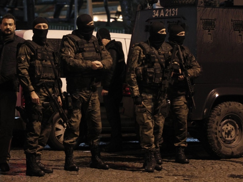 Арестуваха командоси, хвърляли бомби по хотела, в който е бил Ердоган по време на пуча