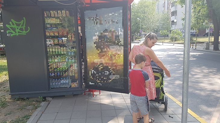 Пловдивчанка с количка за малко да бъде отнесена от автобус заради Lafka СНИМКИ